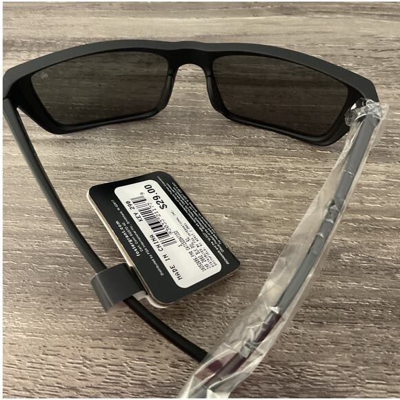 NWT Foster Grant Ironman Sunglasses Rectangle Frames Gray / Black - Picture 6 of 6